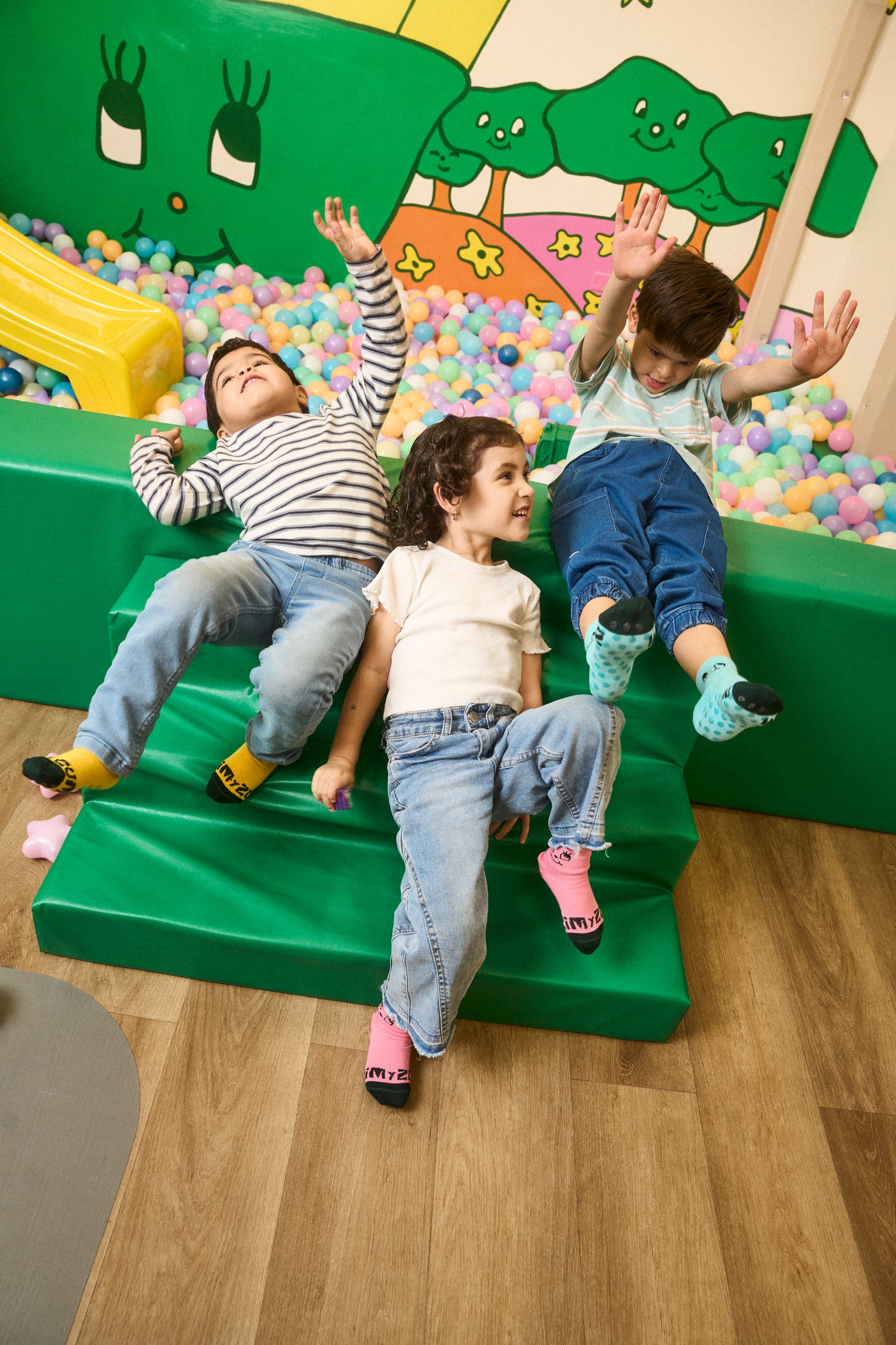 Niños jugando en Zim y Zum Play Café